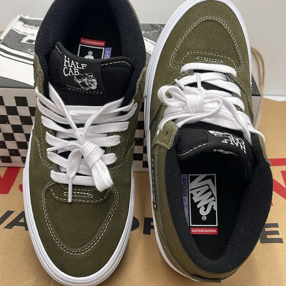 Vans WMNS Skate Half Cab Dark Olive
VN0A5FCDDOL
Sneakers - Picture 12 of 16